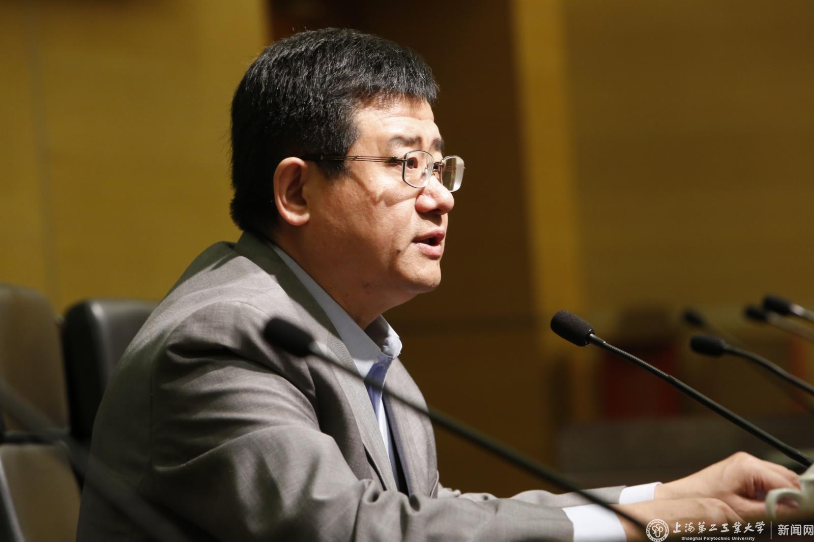 宋宝儒书记就学校如何贯彻落实上级要求开展“两学一做”学习教育进行了安排部署，提出了学习教育的总体要求、重点内容，基本方法、主要措施等