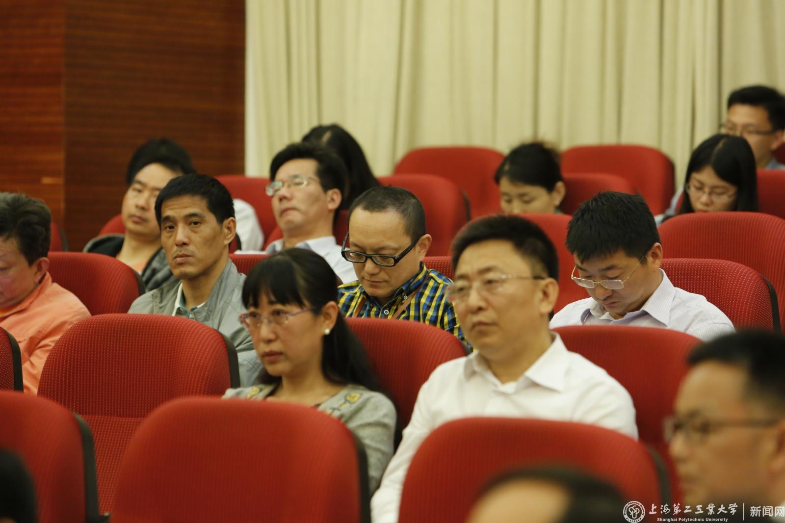 要把学习教育作为本单位党的建设的重要任务，落实压紧责任、抓紧抓实抓好