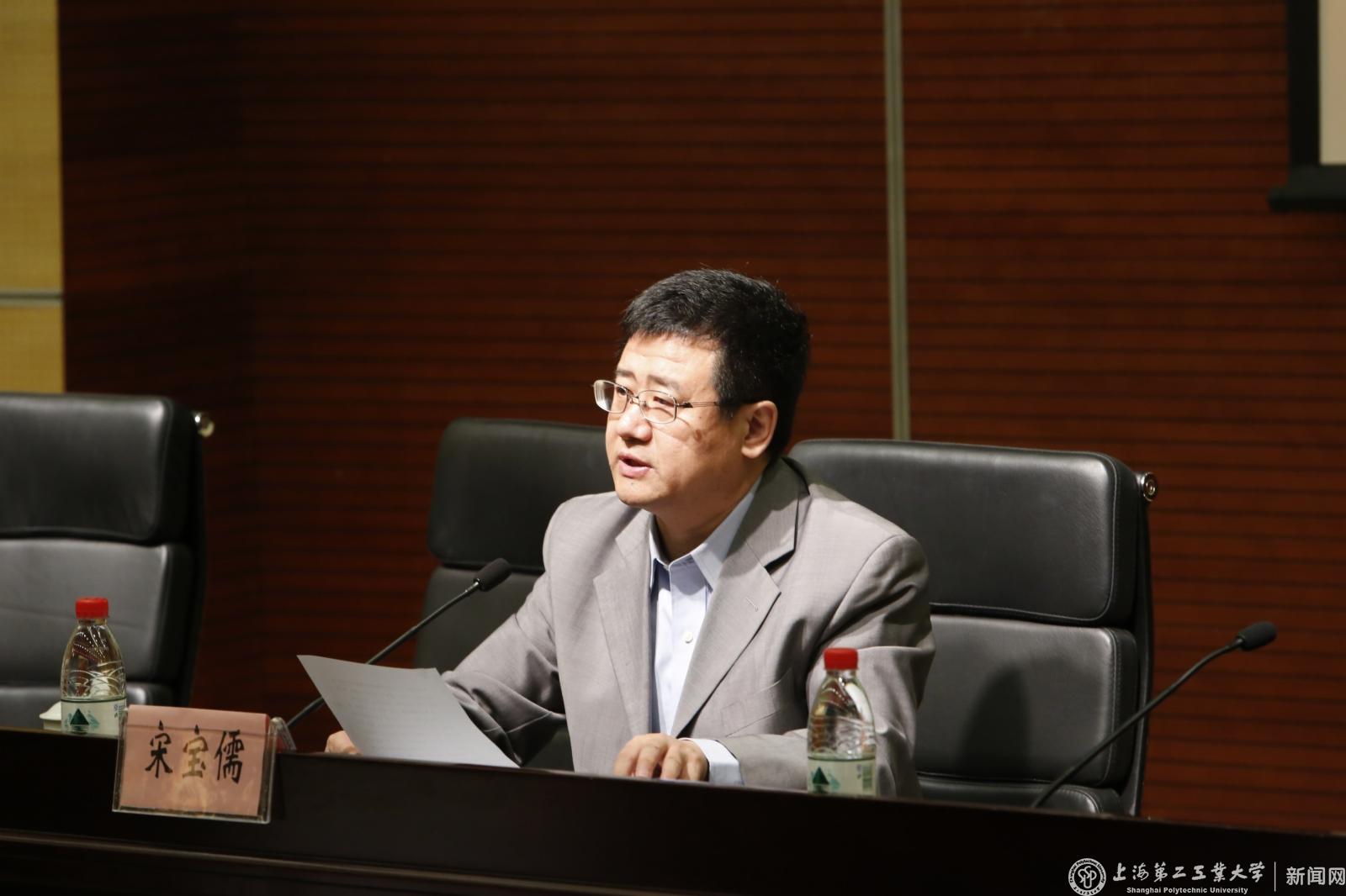 他指出，今天召开动员部署会，标志着学校“两学一做”学习教育正式启动。