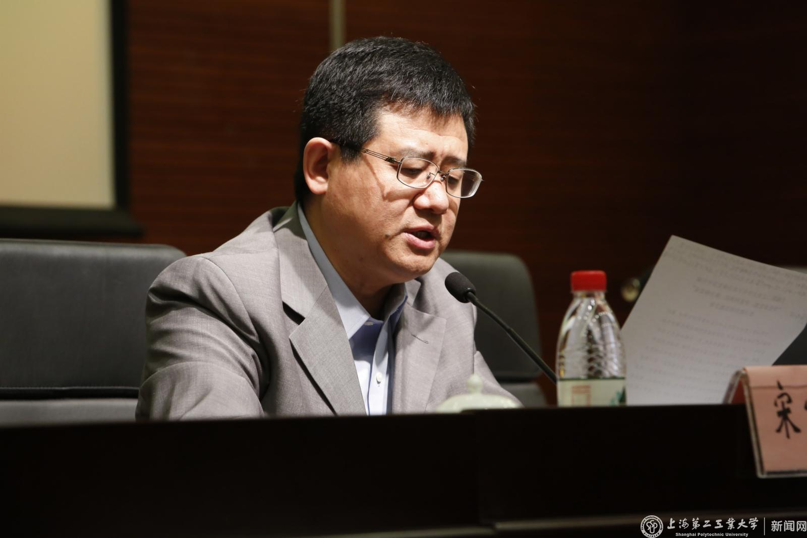 开展“两学一做”学习教育，是落实党章关于加强党员教育管理要求、面向全体党员深化党内教育的重要实践，是推动党内教育从“关键少数”向广大党员拓展、从集中性教育向经常性教育延伸的重要举措，是加强党的思想政治建设的重要部署。