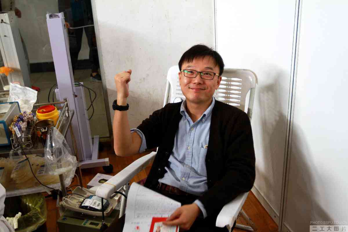 我是老师，这是我第五次来参加无偿献血