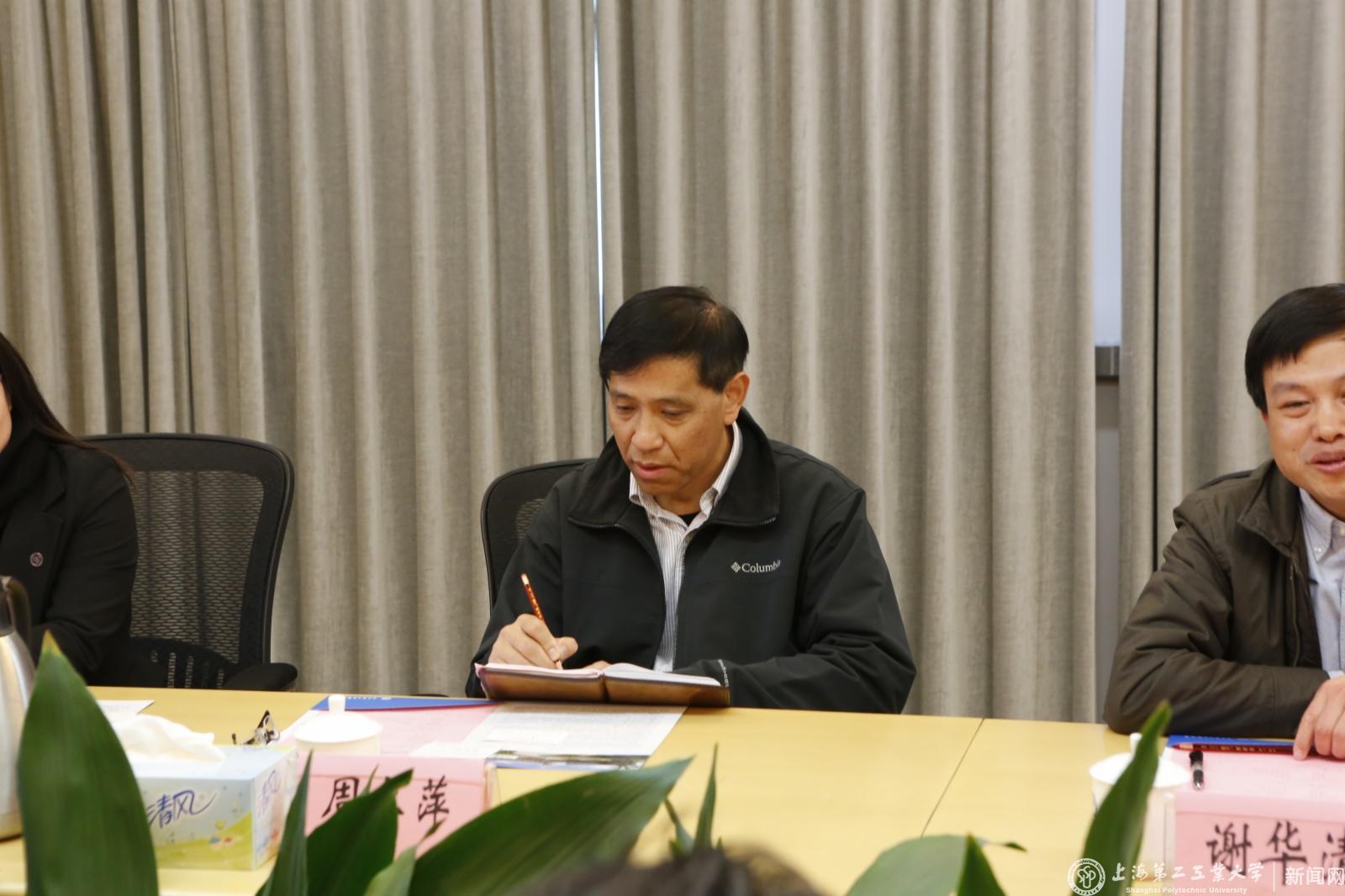 其间，我校产业处、经济管理学院相关负责人还与姜堰区科技局等部门负责人作了对口交流，就如何加强区校对接，推进双方合作进行了商讨。