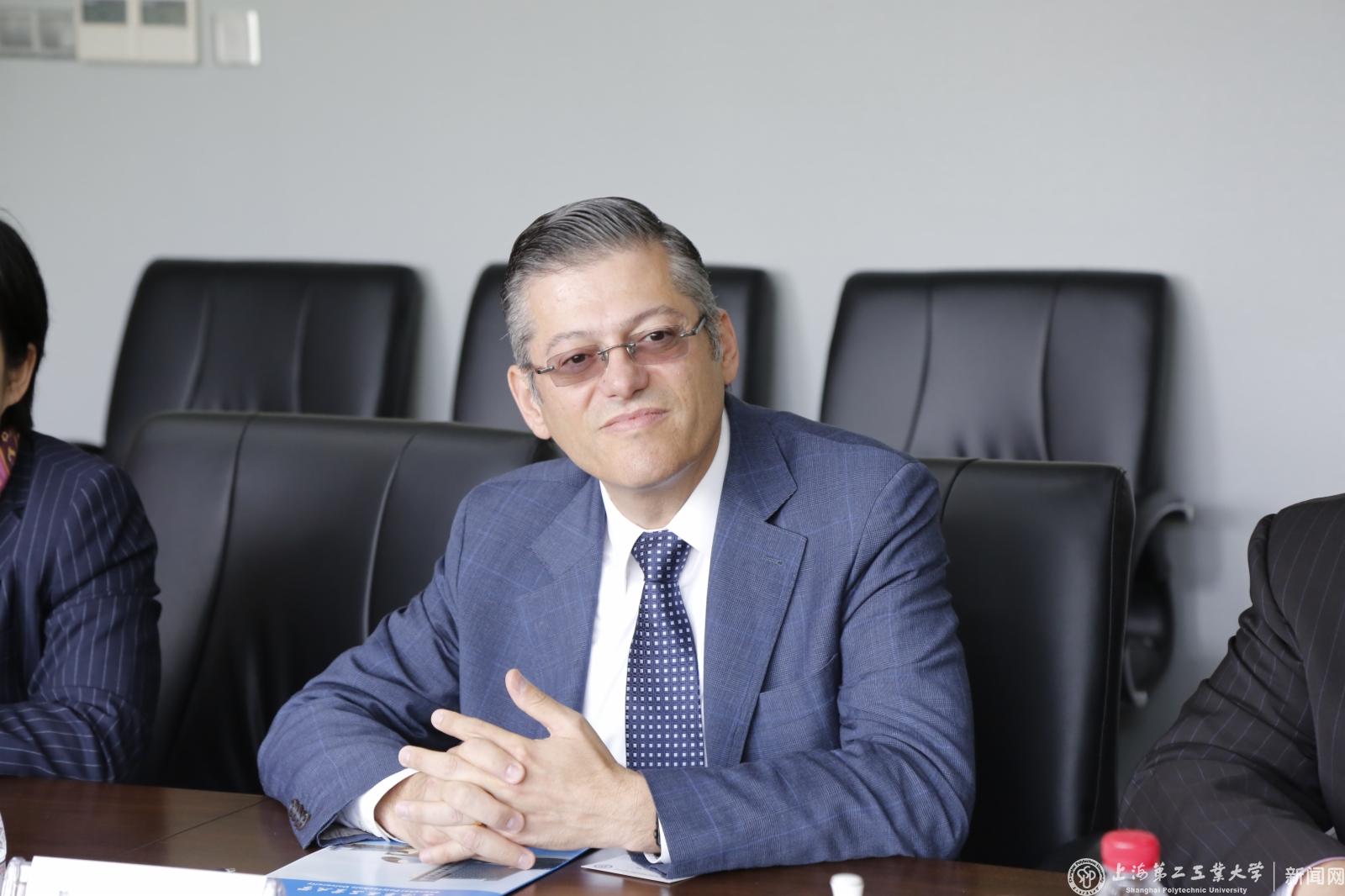 当前上海正在按照国家战略，推进自贸区建设和科创中心建设，需要一大批国际化专业人才，希望双方合作早日结出硕果，为上海新一轮的发展做出新的贡献