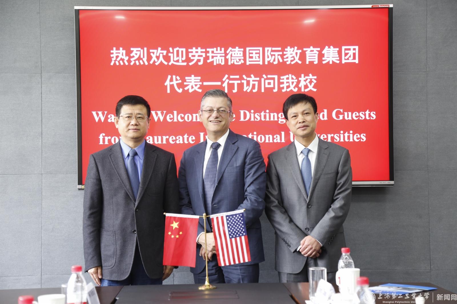 Douglas Becker先生感谢宋书记、俞校长的会见，对二工大的办学定位、改革思路和取得的成效表示赞赏。