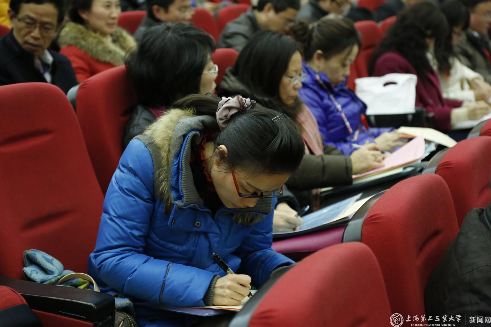 会议期间，正式代表无记名对校领导和党政班子进行民主评议，代表们无记名对校工会工作满意度进行测评。