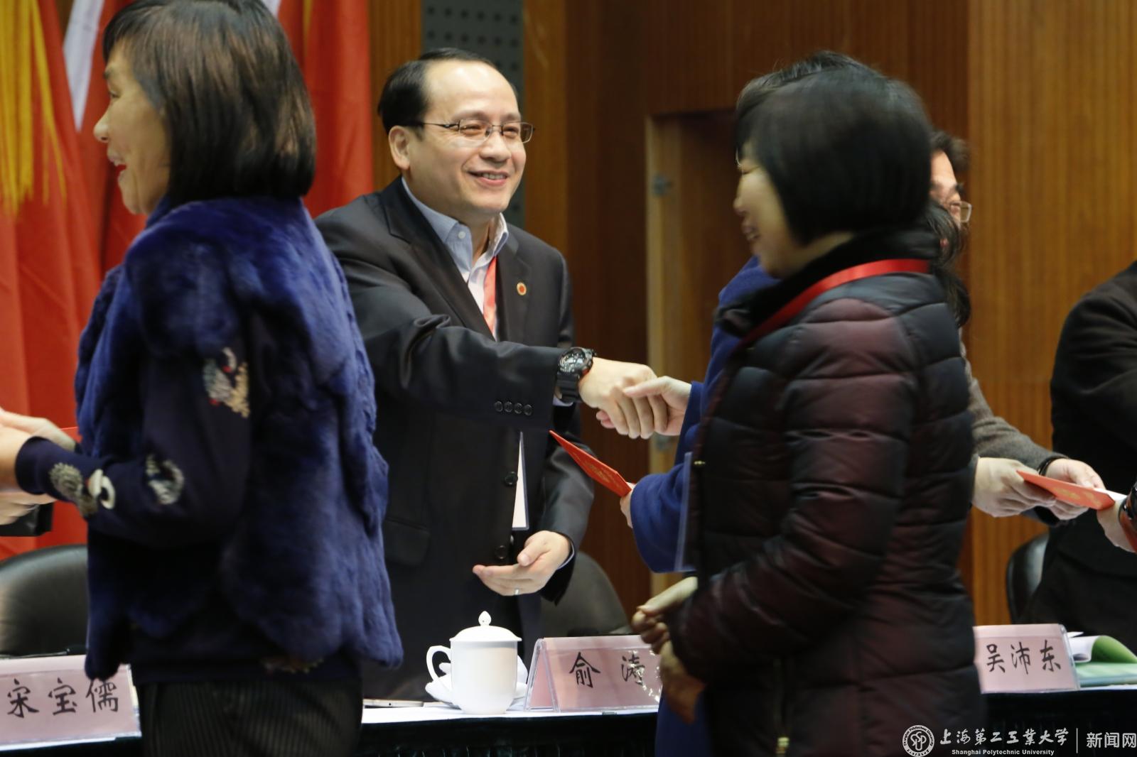20151225第八届教代会