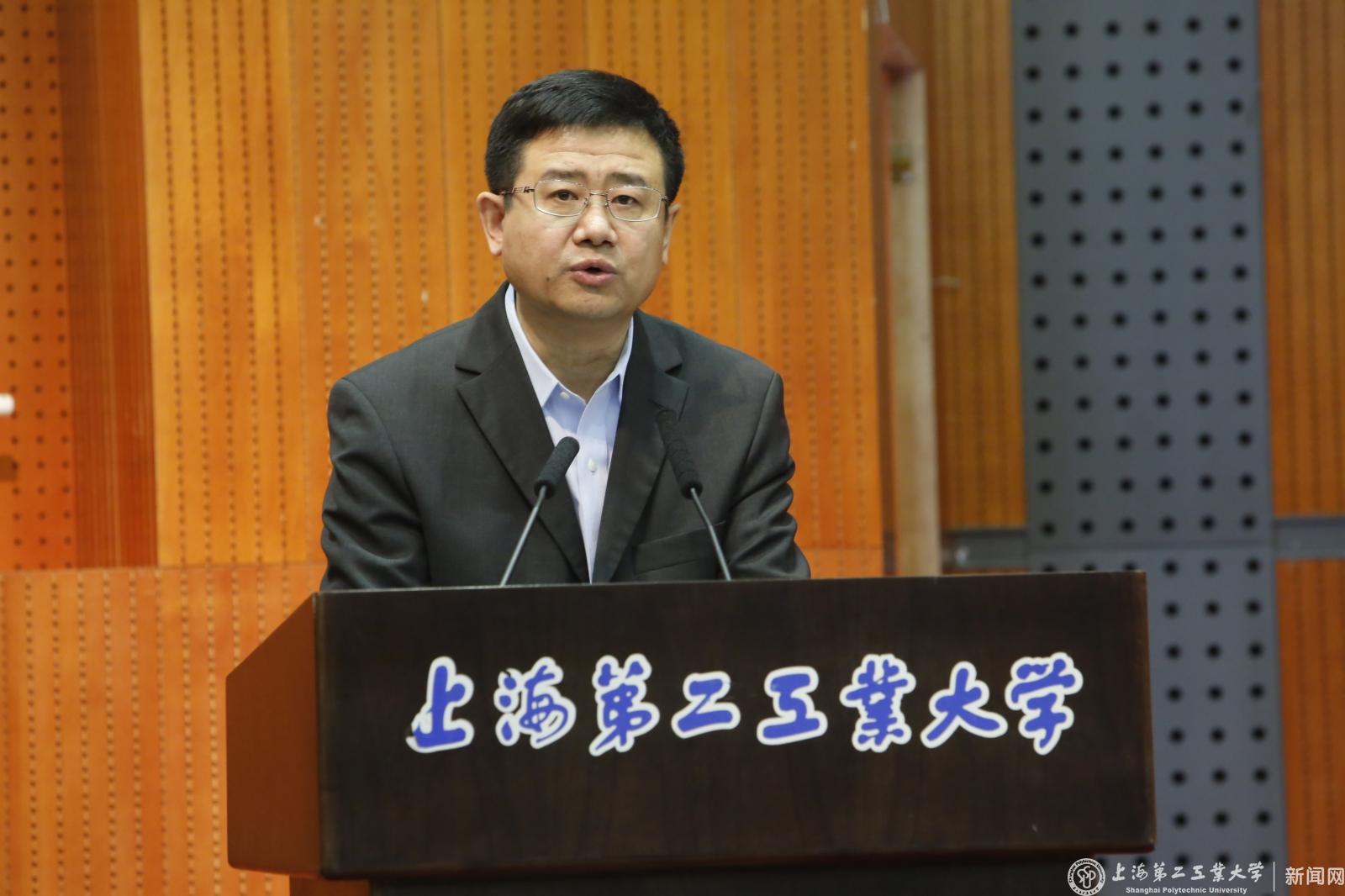 本次大会的中心议题是结合民主评议党委工作，听取宋宝儒书记作的党委工作报告